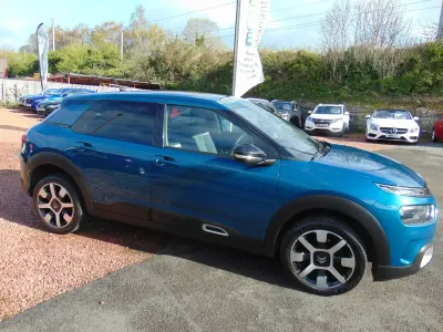 Usado Citroën C4 Cactus Flair 130 HP (95 kW) 2019 Azul Citadino