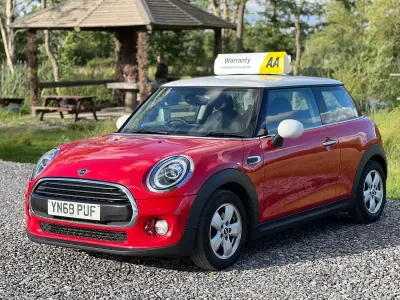Used Mini Cooper Classic 136 HP (100 kW) 2018 Red Hatchback