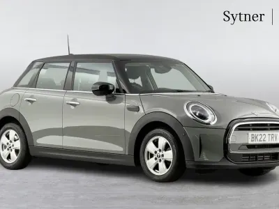 Usado Mini Cooper Classic 134 HP (98 kW) 2022 Cinzento Citadino
