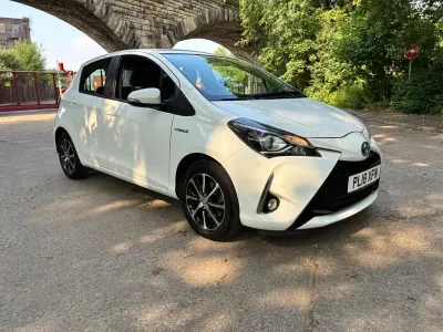 Used Toyota Yaris 100 HP (73 kW) 2018 White Hatchback
