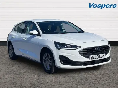 Begagnad Ford Focus Titanium 125 HK (91 kW) 2023 Vit Halvkombi