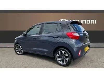 Käytetty Hyundai i10 Advanced 67 HP (49 kW) 2023 Harmaa Viistoperä