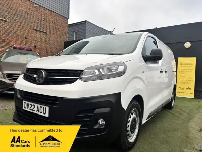 Second-hand Vauxhall Vivaro S 100 CP (73 kW) 2022 Alb Monovolum