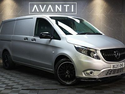 Usado Mercedes Vito Premium 136 HP (100 kW) 2020 Prateado Van