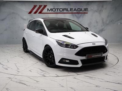 Used Ford Focus ST 250 HP (183 kW) 2016 White Hatchback