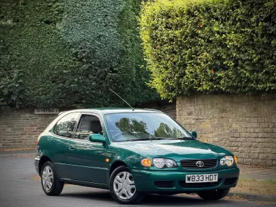 Used Toyota Corolla 2000 Green Hatchback
