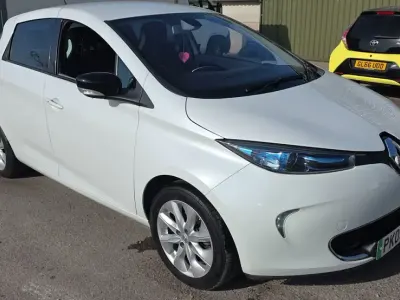 Used Renault Zoe Dynamique 64 kW (88 HP) 2015 White Hatchback