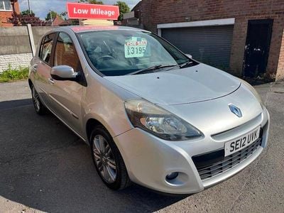 Used Renault Clio IV Dynamique 75 HP (55 kW) 2012 Silver Hatchback