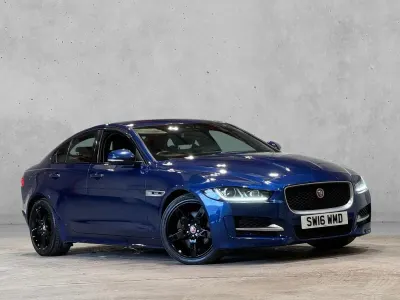 Używany Jaguar XE R-Sport 180 KM (132 kW) 2016 Niebieski Sedan/Limuzyna