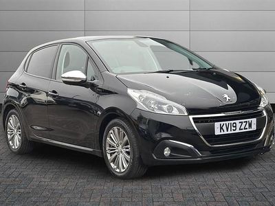 Used Peugeot 208 Signature Sky 82 HP (60 kW) 2019 Nera black Hatchback