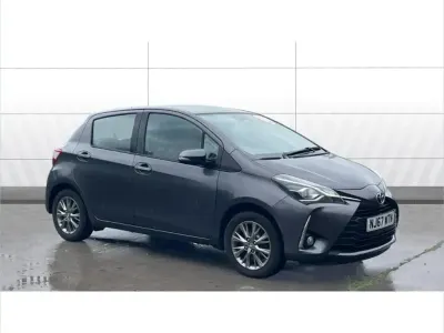 Używany Toyota Yaris 111 KM (81 kW) 2017 Szary Hatchback