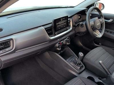 Used Kia Stonic 100 HP (73 kW) 2025 White SUV