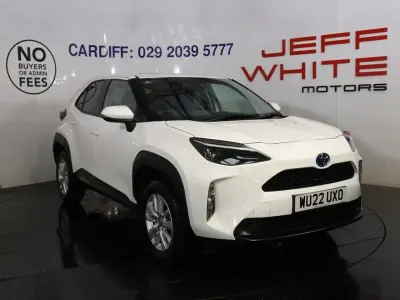 Second-hand Toyota Yaris Hybrid Play 2022 Alb Hatchback