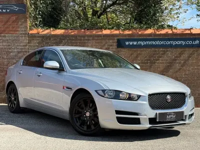 Begagnad Jaguar XE SE 180 HK (132 kW) 2016 Silver Sedan