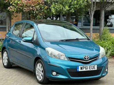 Begagnad Toyota Yaris 99 HK (72 kW) 2012 Blå Halvkombi