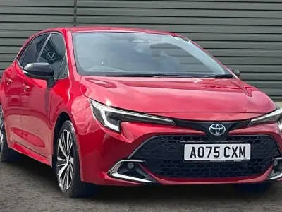 Used Toyota Corolla Design 140 HP (102 kW) 2025 Red Hatchback