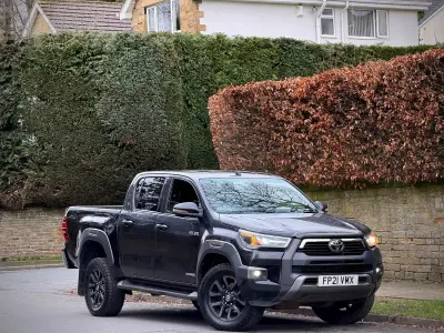 Second-hand Toyota HiLux 2021 Negru Pickup