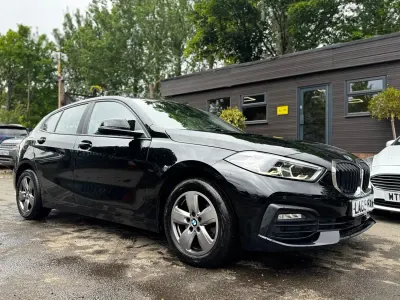 Begagnad BMW 116 2020 Svart Halvkombi