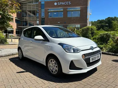 Used Hyundai i10 SE 67 HP (49 kW) 2018 White Hatchback