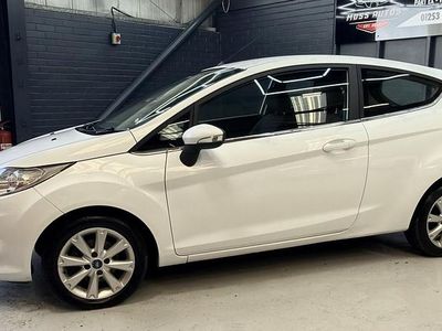 Usado Ford Fiesta Zetec 82 HP (60 kW) 2010 Branco Citadino
