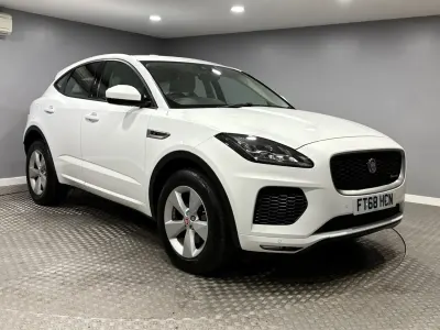 Begagnad Jaguar E-Pace R-Dynamic 180 HK (132 kW) 2019 Vit SUV