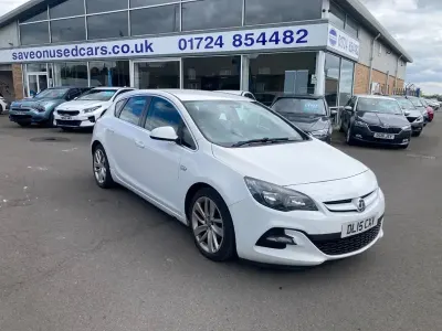 Gebraucht Vauxhall Astra 115 PS (84 kW) 2015 Weiß Kleinwagen