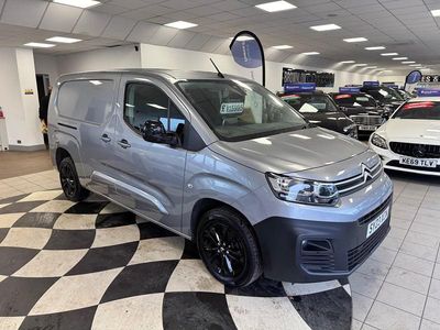 Used Citroën Berlingo 100 HP (73 kW) 2023 Grey MPV