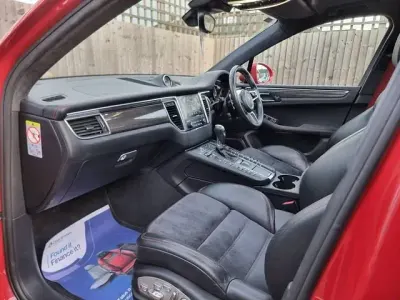 Gebraucht Porsche Macan Turbo 400 PS (294 kW) 2017 Rot SUV