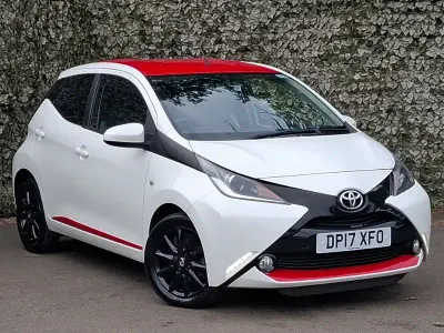 Used Toyota Aygo x-press 68 HP (50 kW) 2017 White Hatchback