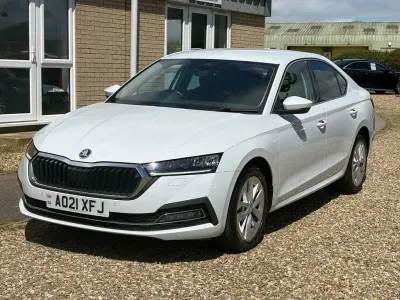 Używany Skoda Octavia SE L 116 KM (85 kW) 2021 Biały Hatchback