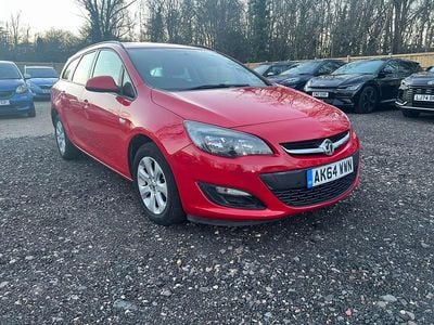 Used Vauxhall Astra Design Edition 115 HP (84 kW) 2015 Red Estate