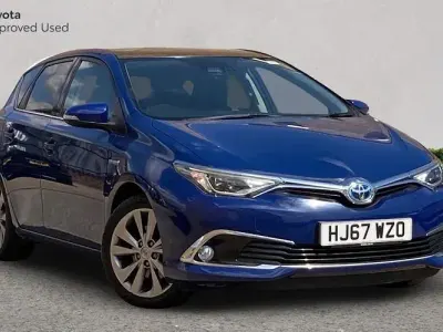 Used Toyota Auris Hybrid 136 HP (100 kW) 2017 Blue Hatchback