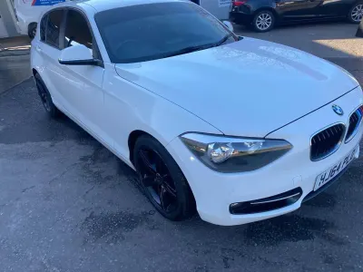 Begagnad BMW 116 Sport Line 2014 Vit Halvkombi