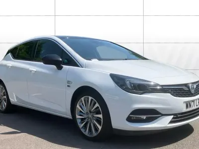 Used Vauxhall Astra Edition 145 HP (106 kW) 2021 White Hatchback