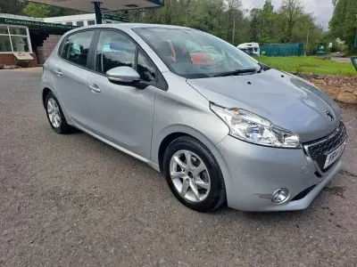 Używany Peugeot 208 Active 115 KM (84 kW) 2014 Srebrny Hatchback