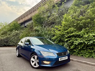 Begagnad Seat Leon FR 125 HK (91 kW) 2014 Blå Halvkombi
