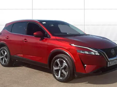 Used Nissan Qashqai N-Connecta 140 HP (102 kW) 2023 Red SUV