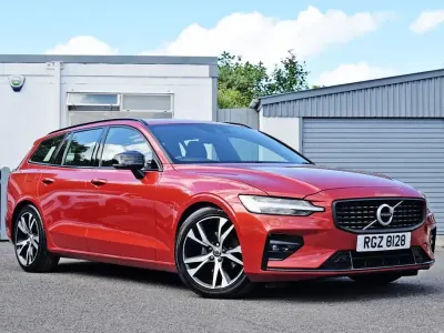 Used Volvo V60 R-Design 190 HP (139 kW) 2019 Red Estate