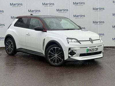 Used Renault R5 Iconic 88 kW (120 HP) 2025 White  Hatchback