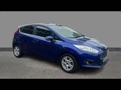 Used Ford Fiesta Titanium 75 HP (55 kW) 2015 Blue Hatchback