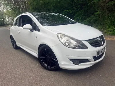 Używany Vauxhall Corsa Edition 85 KM (62 kW) 2011 Biały Hatchback