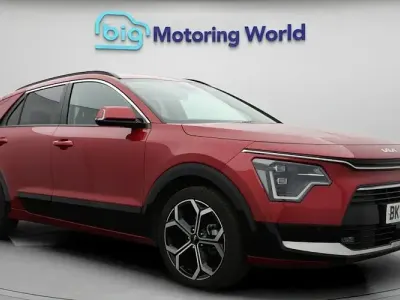 Gebraucht Kia Niro 141 PS (103 kW) 2022 Rot SUV