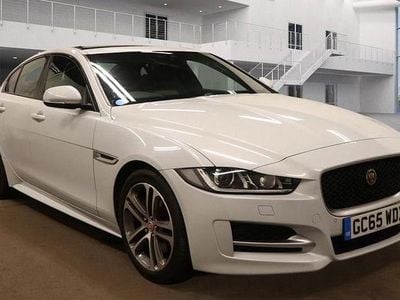 Used Jaguar XE R-Sport 240 HP (176 kW) 2015 White Sedan