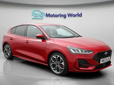 Gebraucht Ford Focus ST-Line X 125 PS (91 kW) 2023 Rot Kleinwagen