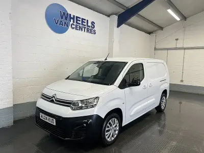 Used Citroën Berlingo 130 HP (95 kW) 2024 White MPV