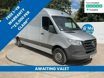 Usado Mercedes Sprinter Progressive 150 HP (110 kW) 2022 Prateado Van