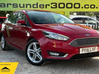 Used Ford Focus Titanium 120 HP (88 kW) 2016 Red Hatchback