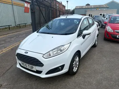 Used Ford Fiesta Zetec 82 HP (60 kW) 2015 White Hatchback