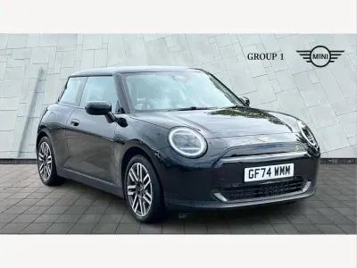 Usado Mini Cooper Classic 160 kW (218 CV) 2025 Negro Utilitario