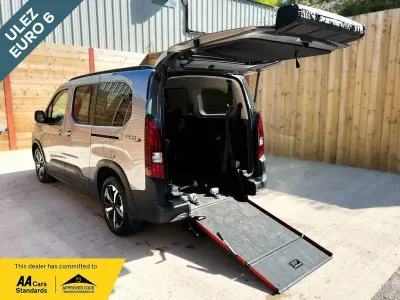 Gebraucht Peugeot Rifter Access 131 PS (96 kW) 2024 Grau Van / Kleinbus